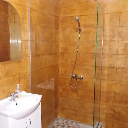 住宿加早餐酒店 Intermezzo Caffe Kikinda