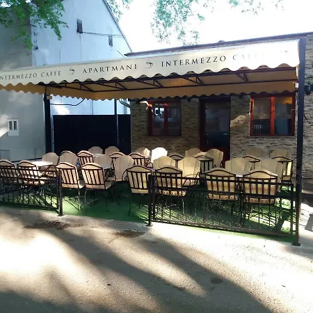 住宿加早餐酒店 Intermezzo Caffe Kikinda